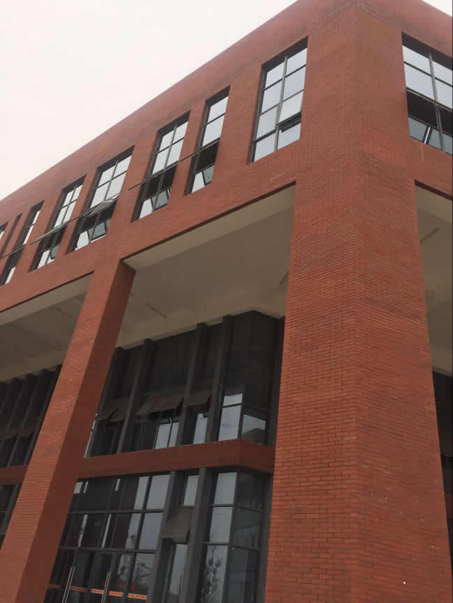 大学校园软瓷施工案例